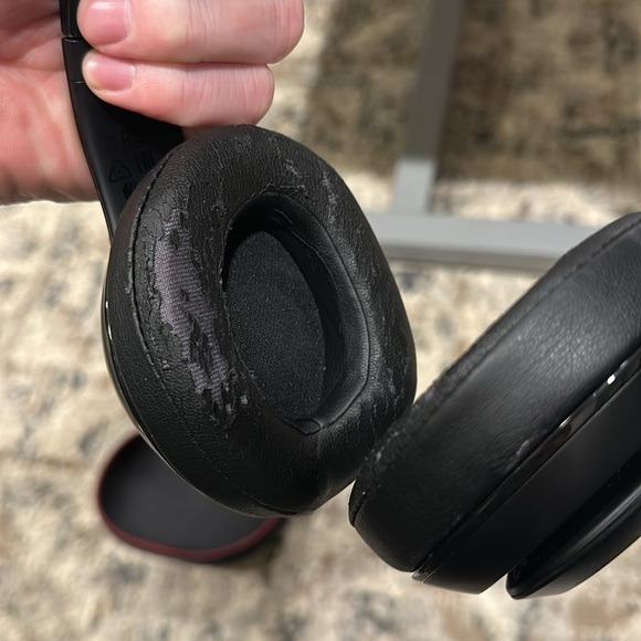 Beats Studio Wireless - Black - Picture 4 of 6